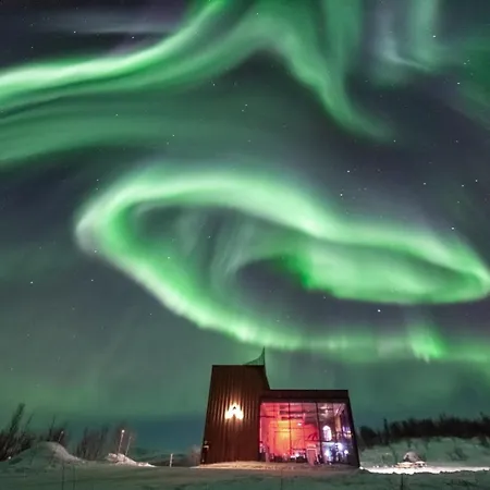 Aurora Distillery Cabins * Lyngseidet