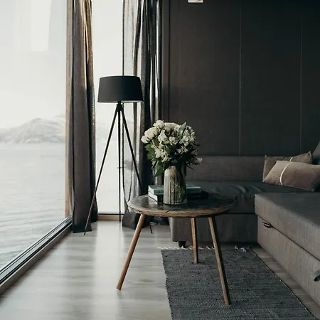 Aurora Distillery Cabins Lodge *