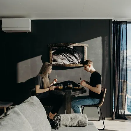 Aurora Distillery Cabins Lodge *