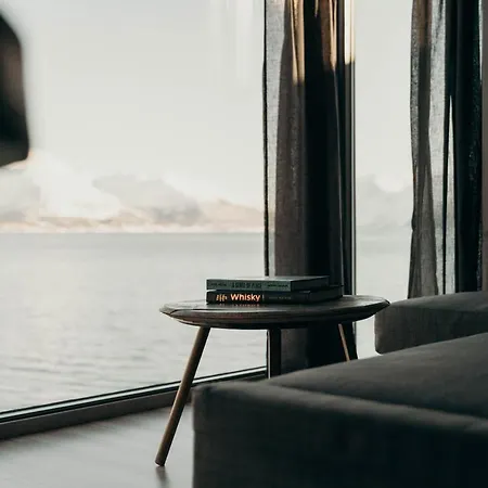 Aurora Distillery Cabins Lodge Lyngseidet