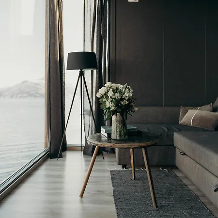 Aurora Distillery Cabins ロッジ